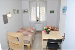 Bedroom with 2 twin beds (90cm) that can be moved closer together