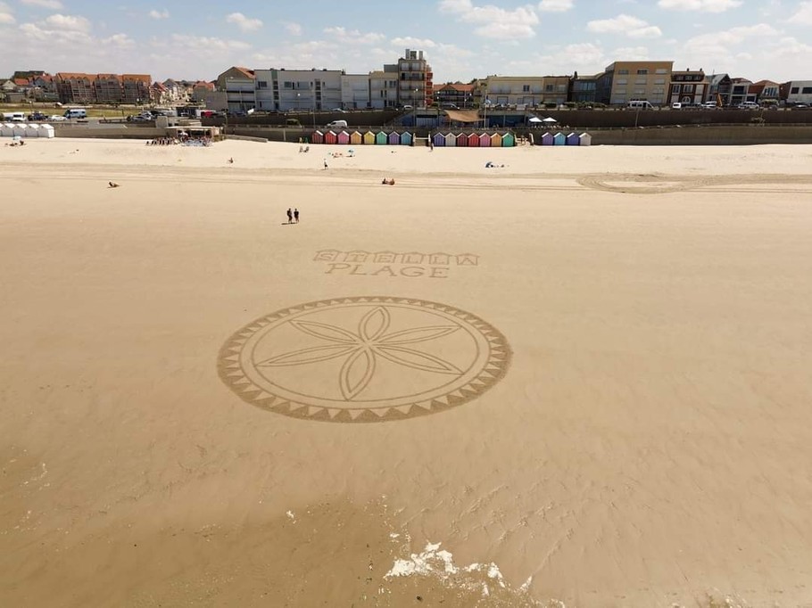 La plage et les cabines