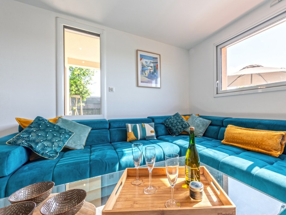 Salon le canapé bleu