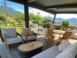 Outdoor lounge