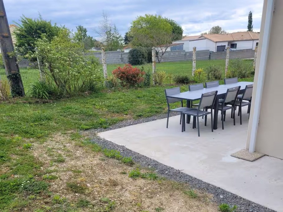 Fully enclosed private garden