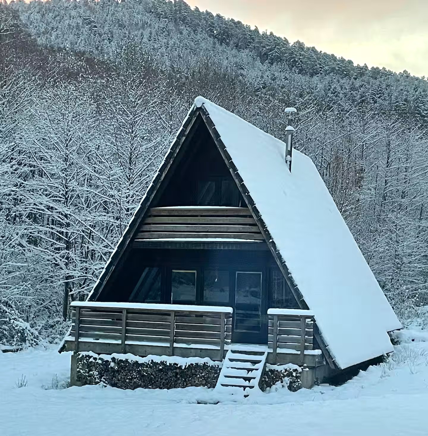 Chalet atypique en A, l'Armorique, en pleine nature dans les Vosges