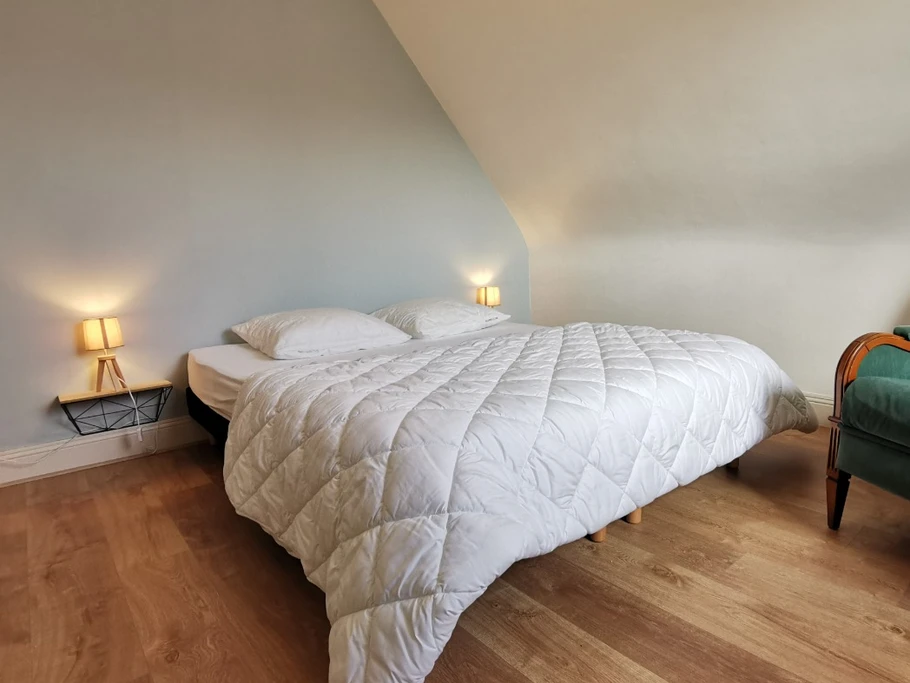 Chambre avec 1 lit 160 à l'étage