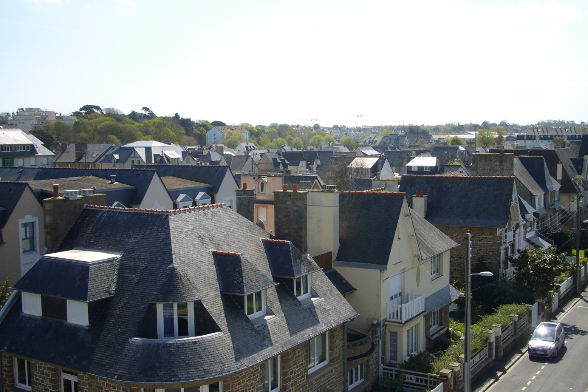 Vue de la loggia. Endroit très agréable pour la détente. Idéal petit-déjeuner.