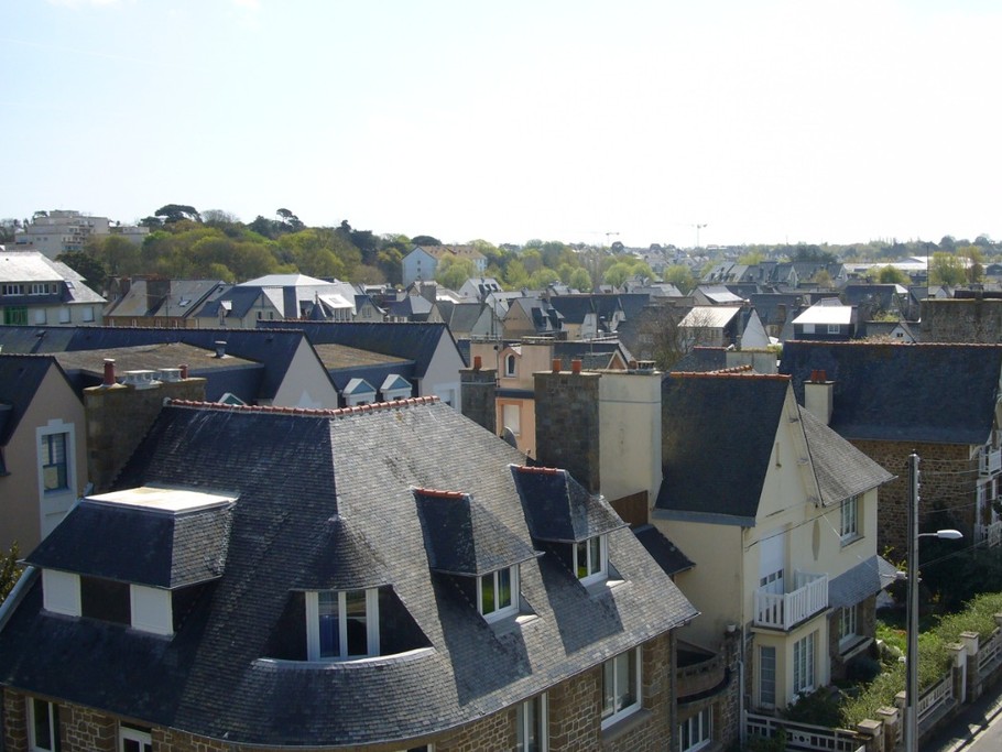 Vue de la loggia. Endroit très agréable pour la détente. Idéal petit-déjeuner.