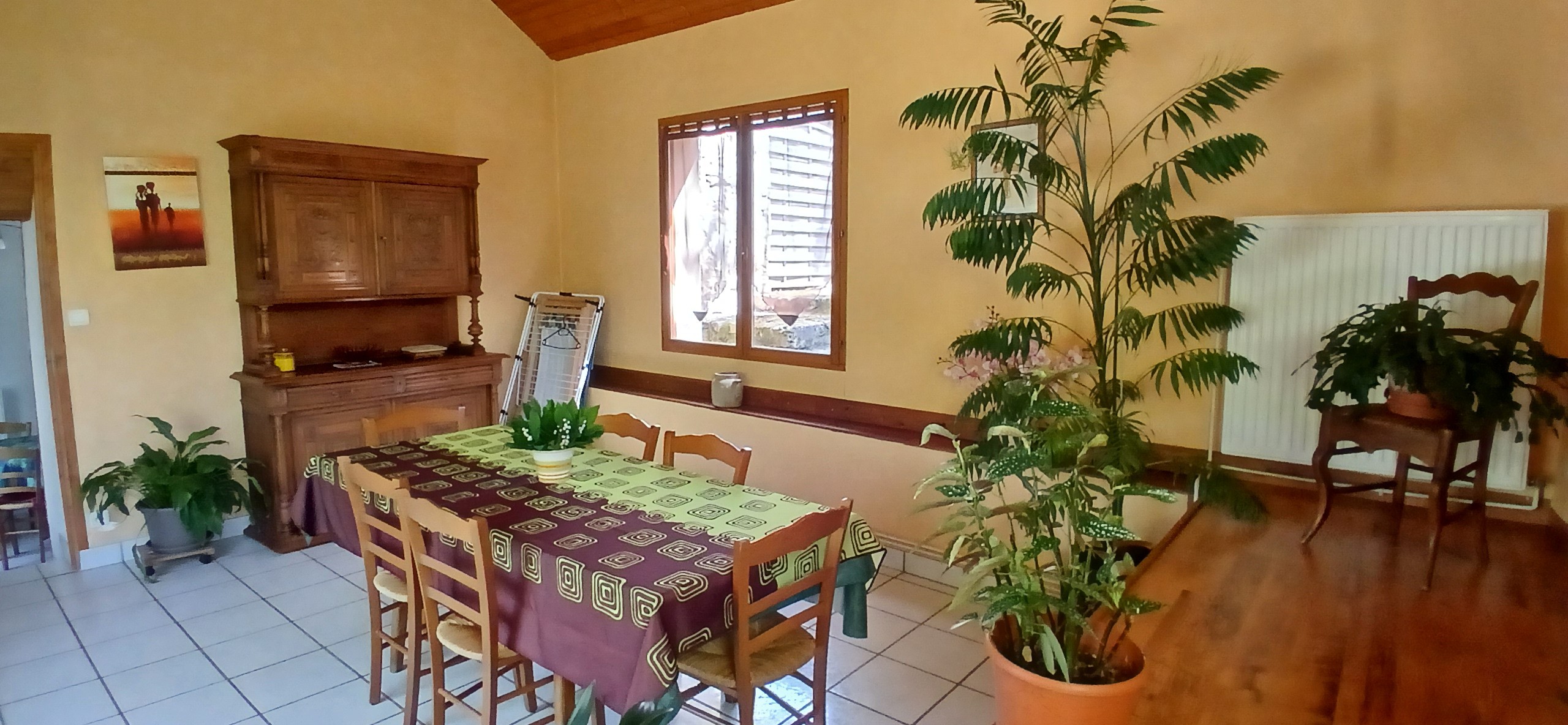 The Sensation Nature holiday cottage: The dining room
