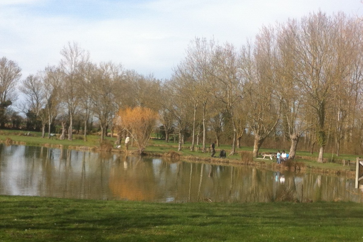 étang  de  pêche avec parcours  de  santé  La Vallée