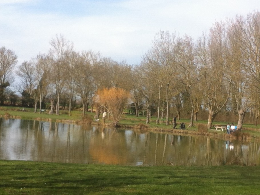étang de pêche avec parcours de santé La Vallée