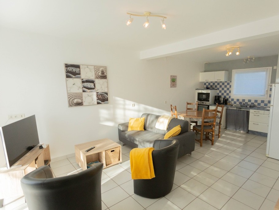 Clévacances - MAISON POUR 4 PERSONNES IDÉALEMENT SITUÉE PRES DE LA MER entre PERROS- GUIREC ET PAIMPOL - COTES D'ARMOR - BRETAGNE - salon