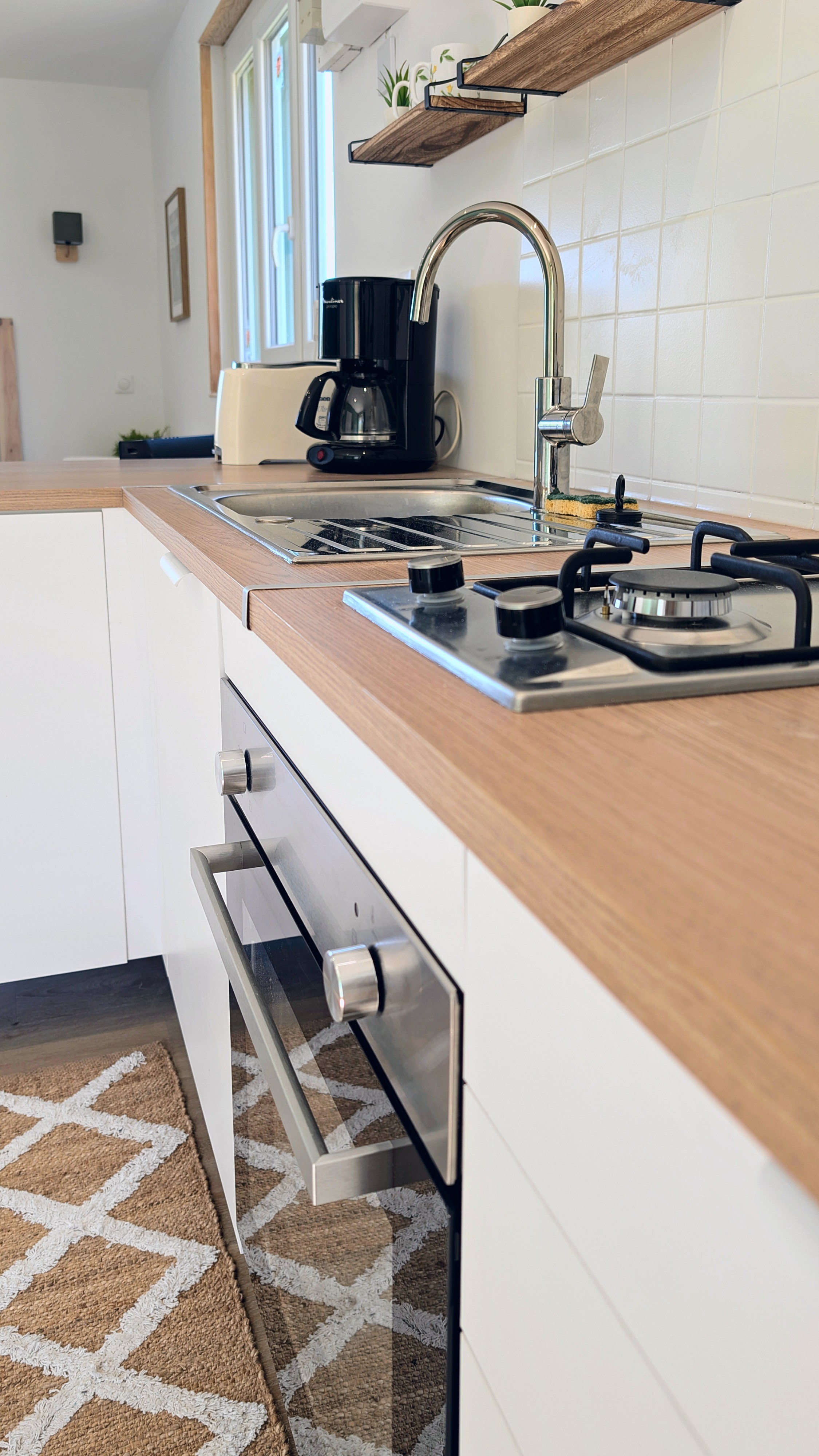 Le Nid – Holiday cottage, sleeps 3, Beaumont-du-Lac, Haute-Vienne: Fully equipped kitchen
