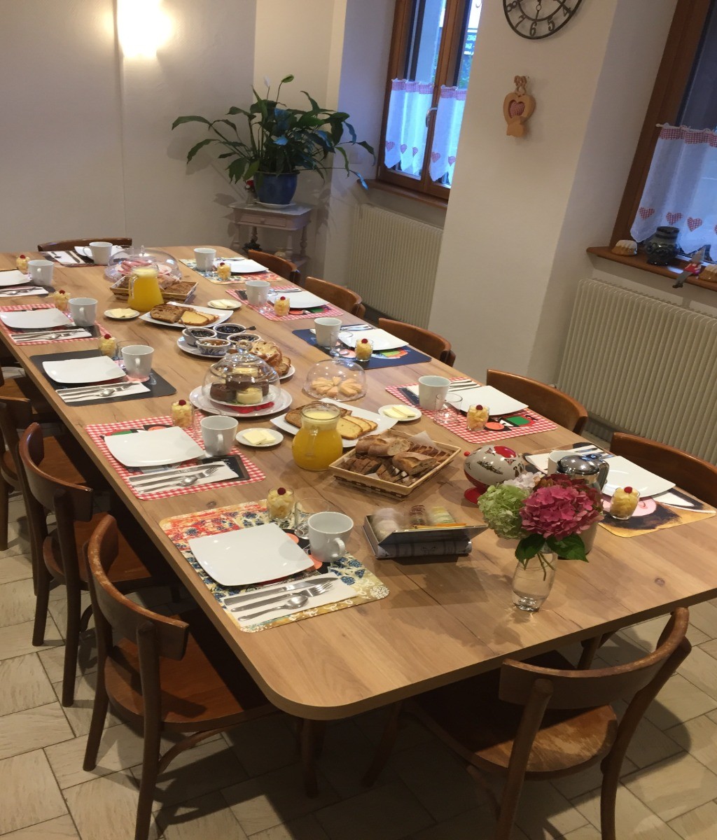 le petit-déjeuner dans notre salle à manger