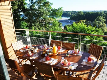 Le petit déjeuner face à la Loire