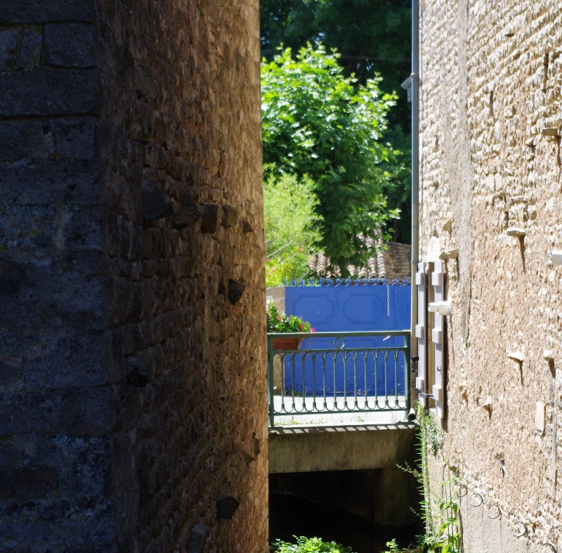Domaine Lafarge - rivière passant à côté du gîte