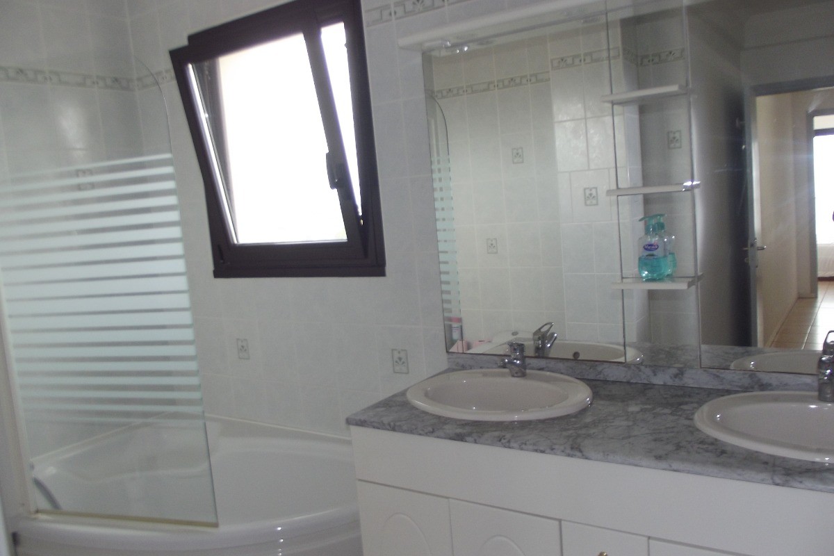 salle de bain vue port
