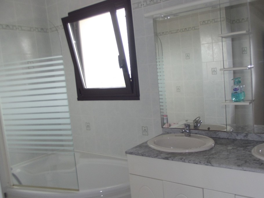 salle de bain vue port