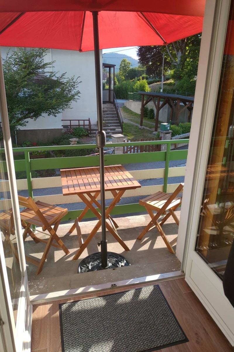 Petit moment de détente sur le balcon - Au coteau des Xettes