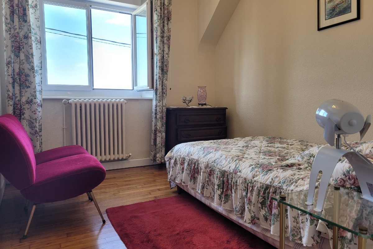 location Clévacances, Loguivy-de-la-mer, le barbu, petite chambre d'appoint 1ère droite vue mer