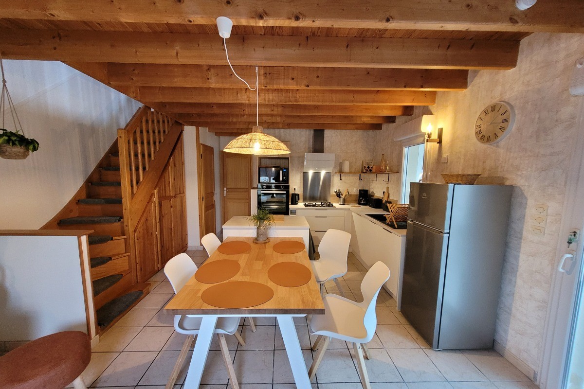 Pour 5 personnes, vue cuisine - Idéal famille