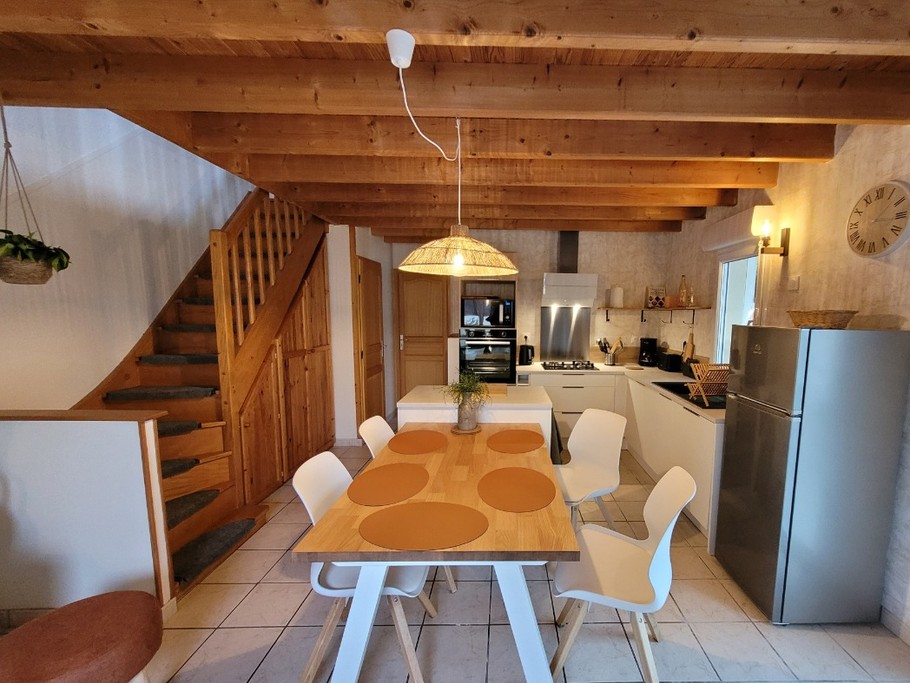 Pour 5 personnes, vue cuisine - Idéal famille