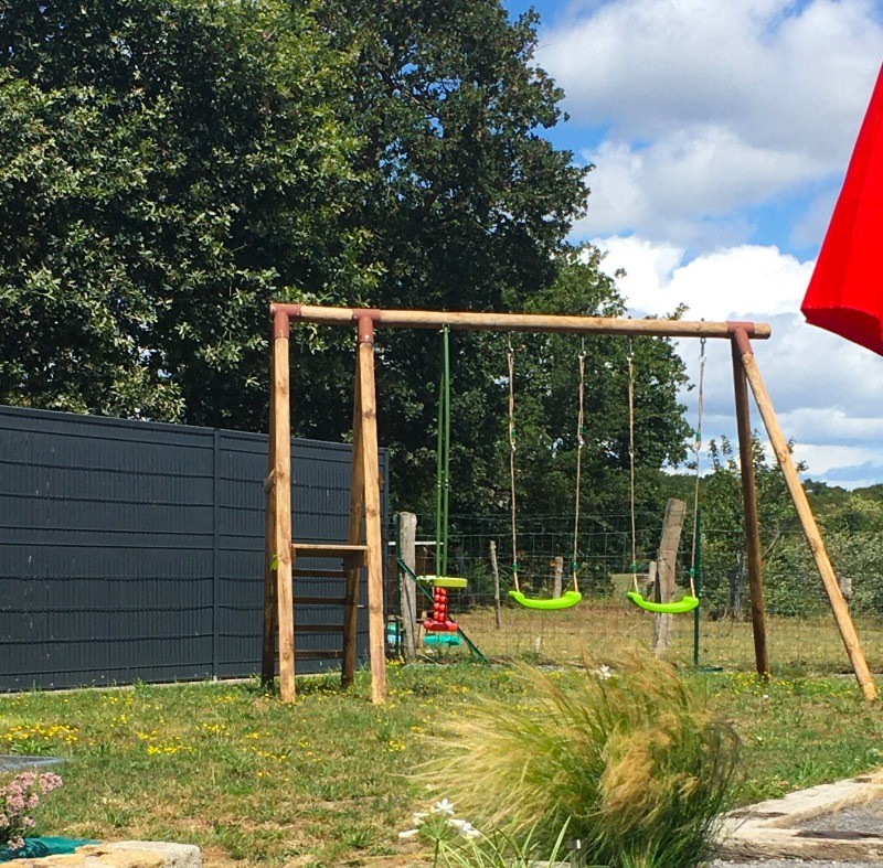 Balançoire dans le jardin