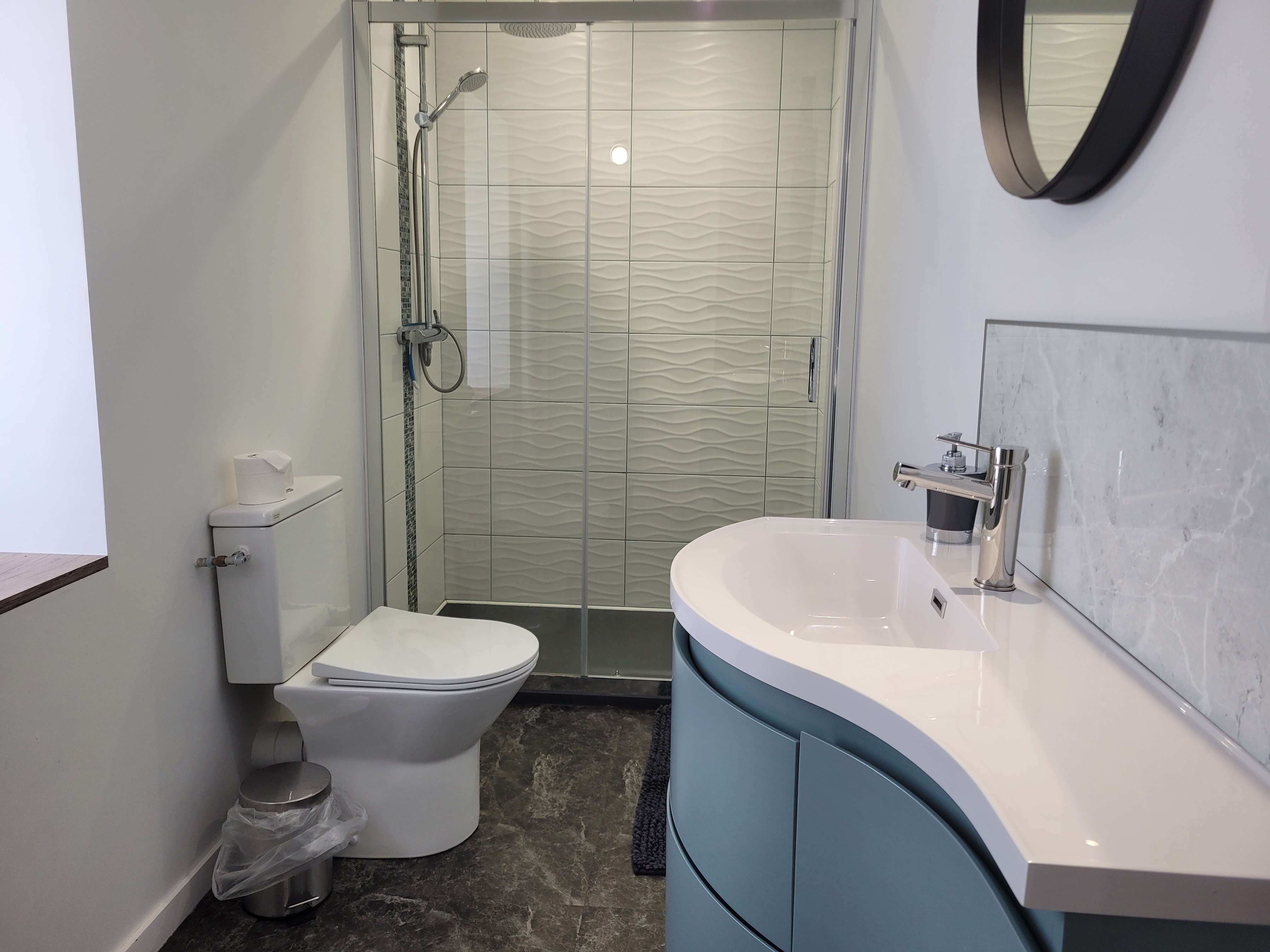 Maison Clévacances Plouézec  -  salle d'eau douche et WC