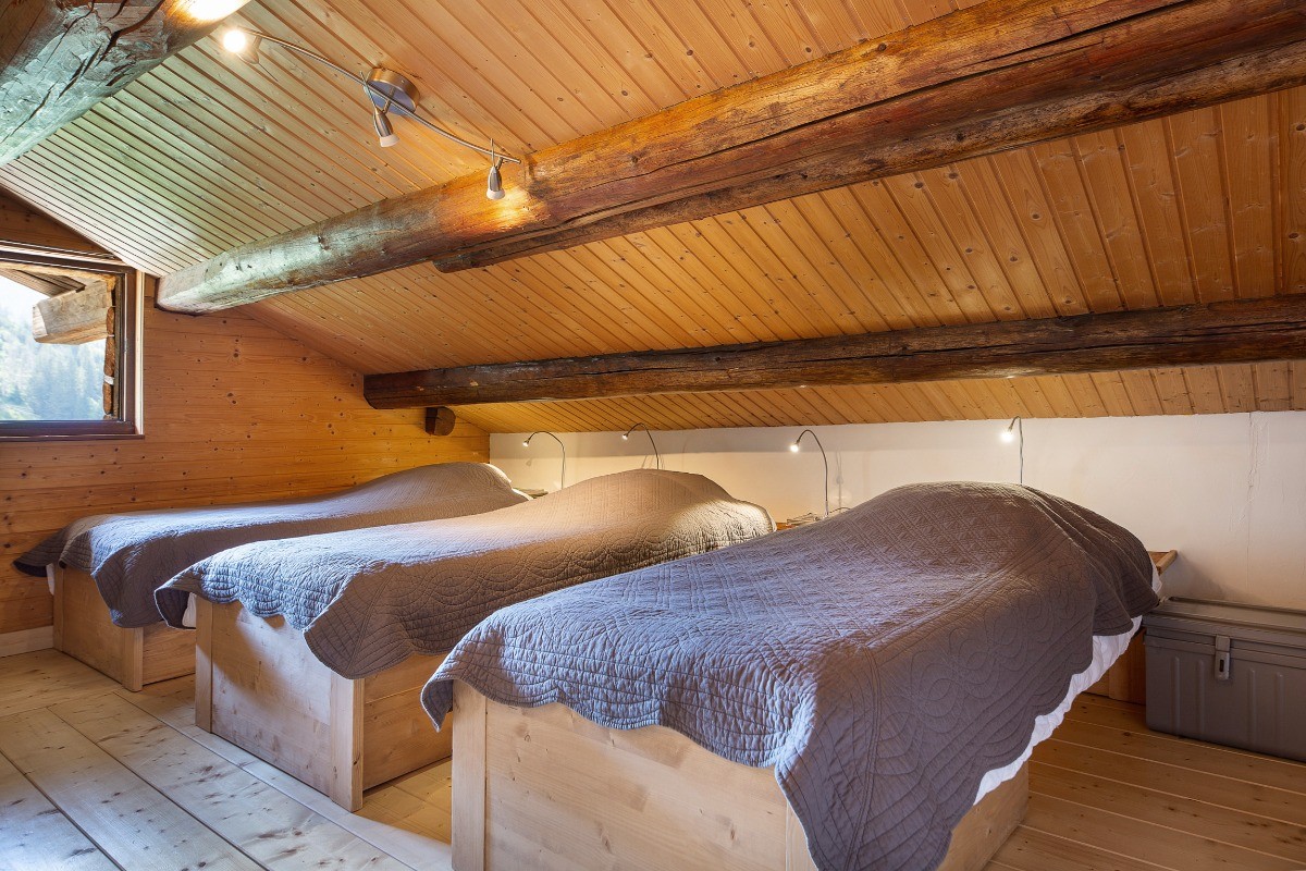 Le dortoir gris, 3 couchages simples