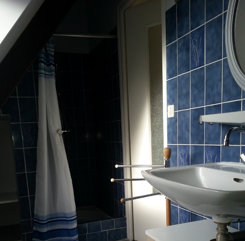 Salle de douche et wc à l'étage