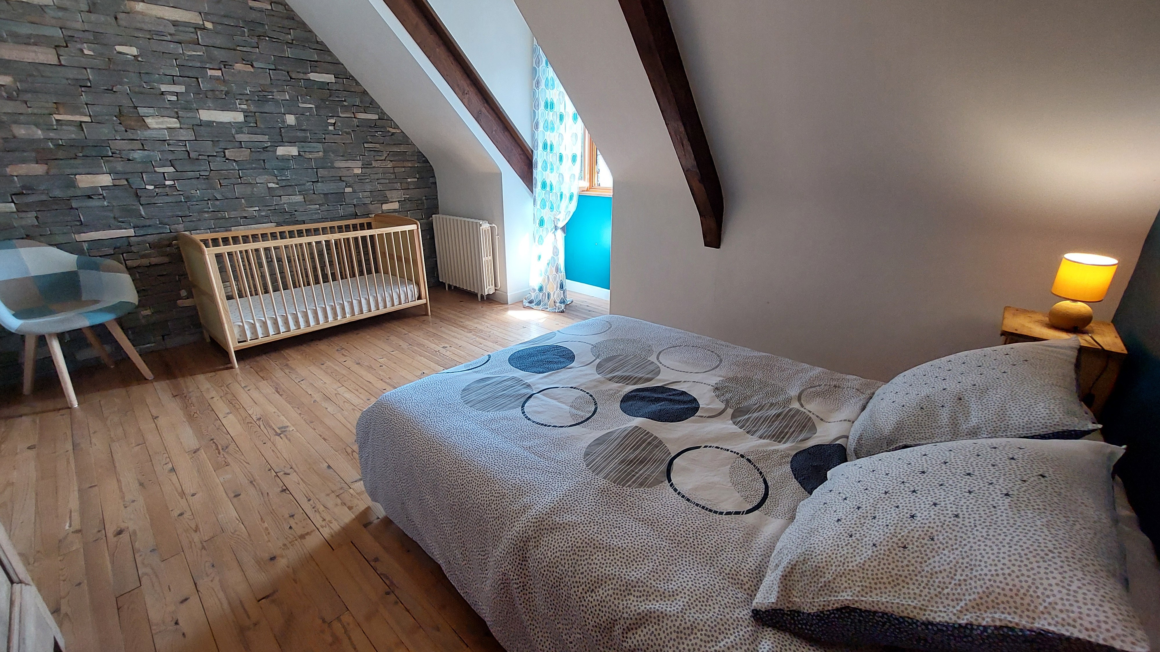 Chambre Bleue avec lit lit bébé