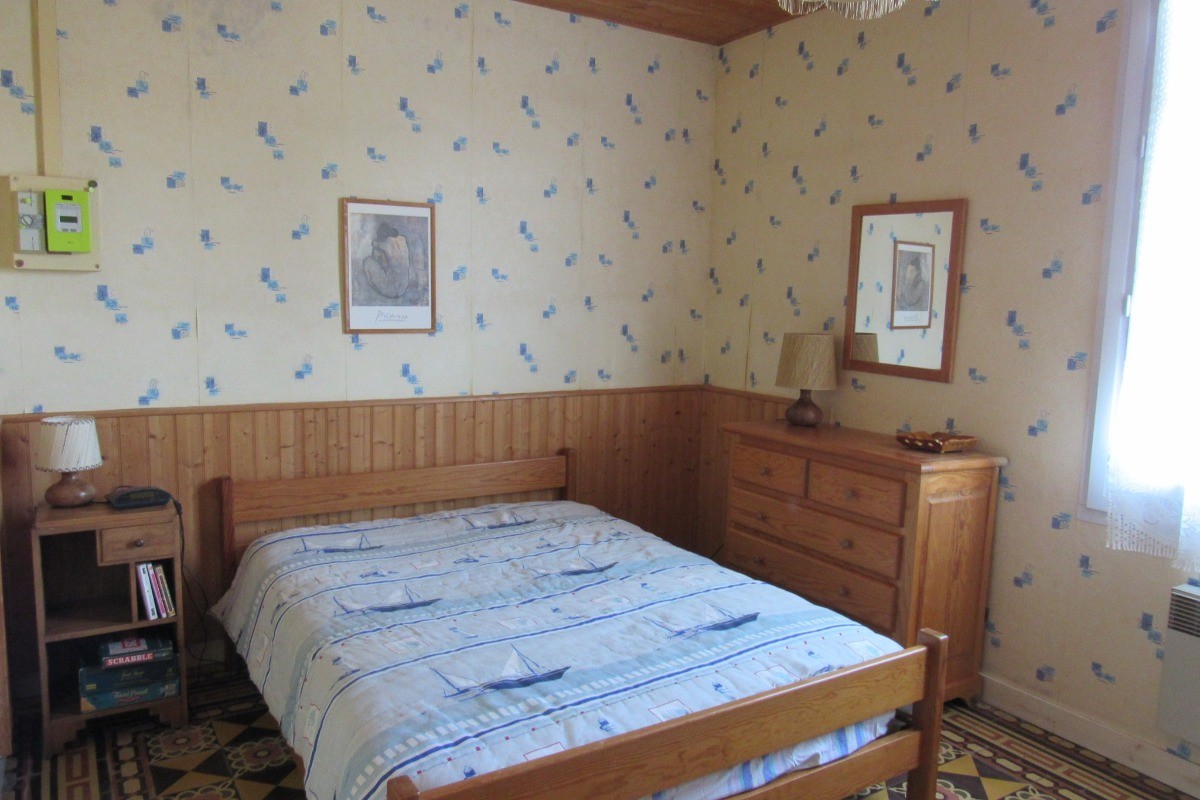 Chambre 2 avec un lit en 140