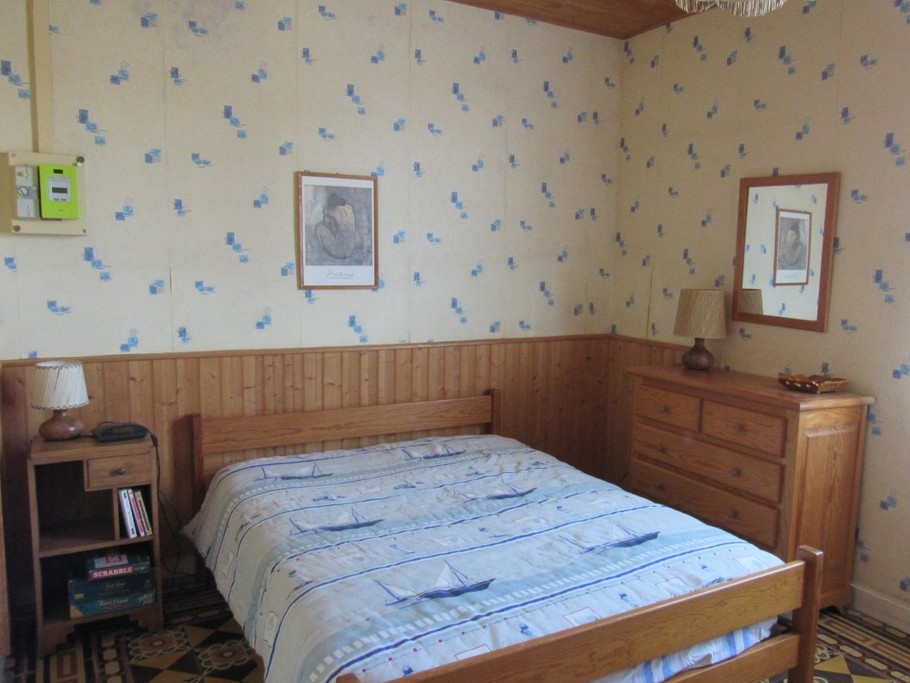 Chambre 2 avec un lit en 140