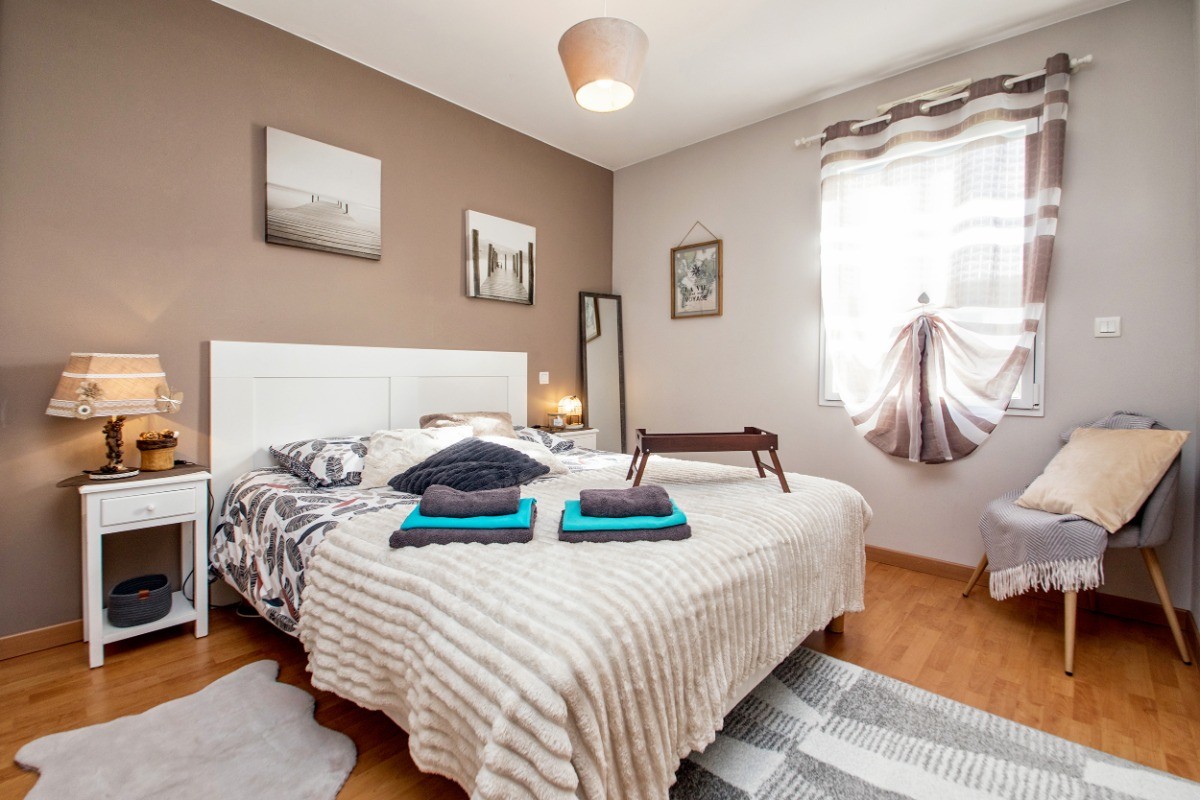 Chambre 2 RDC Lit 160.