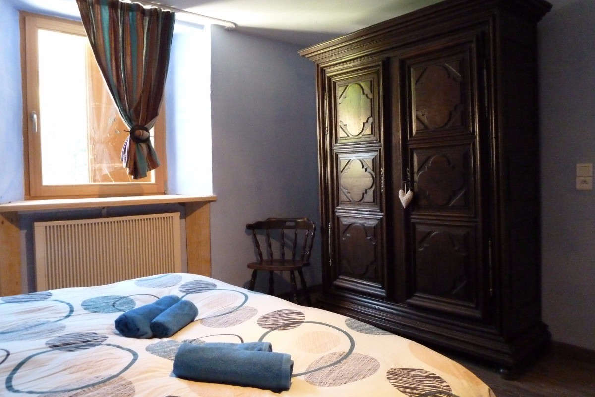 CHAMBRE BLEUE - Gîte familial Scaravella, St Maurice sur Moselle, Rouge Gazon - Vosges, Ballon d'Alsace, Naure, Calme, Famille