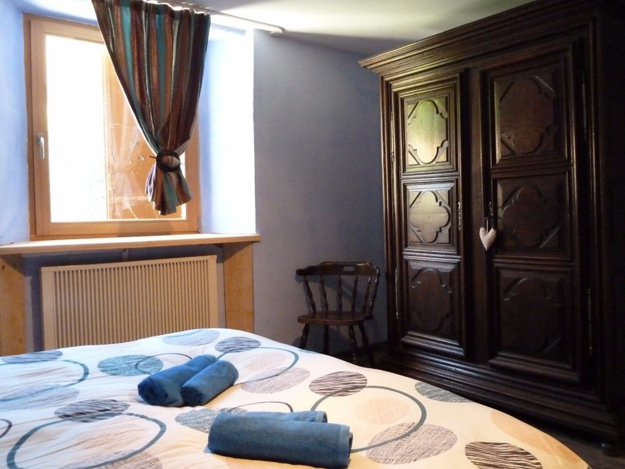 CHAMBRE BLEUE - Gîte familial Scaravella, St Maurice sur Moselle, Rouge Gazon - Vosges, Ballon d'Alsace, Naure, Calm, Family