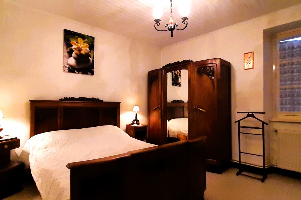 Chambre 1 : 1 lit 2 pers. en 140 cm x 190 cm
Literie neuve.