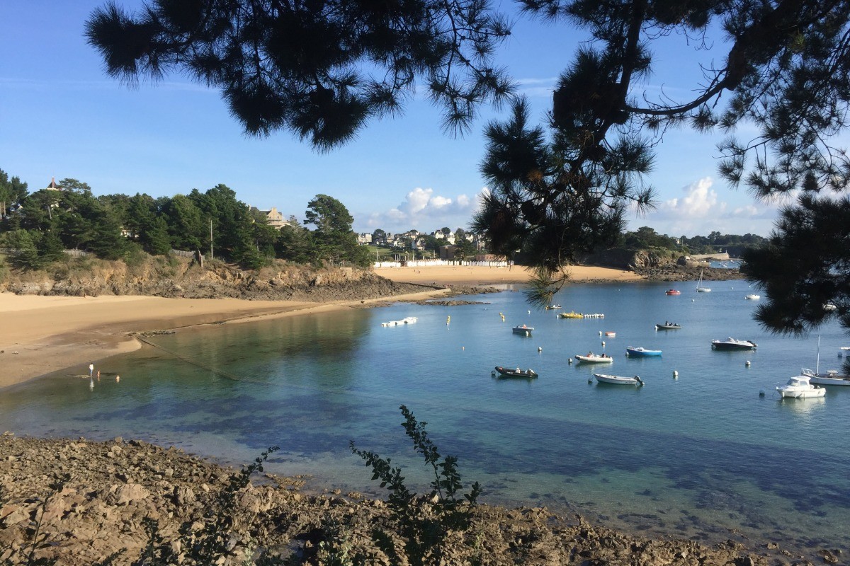 Photo touristique, plage de la côte d'Emeraude, Gîte du doux verger