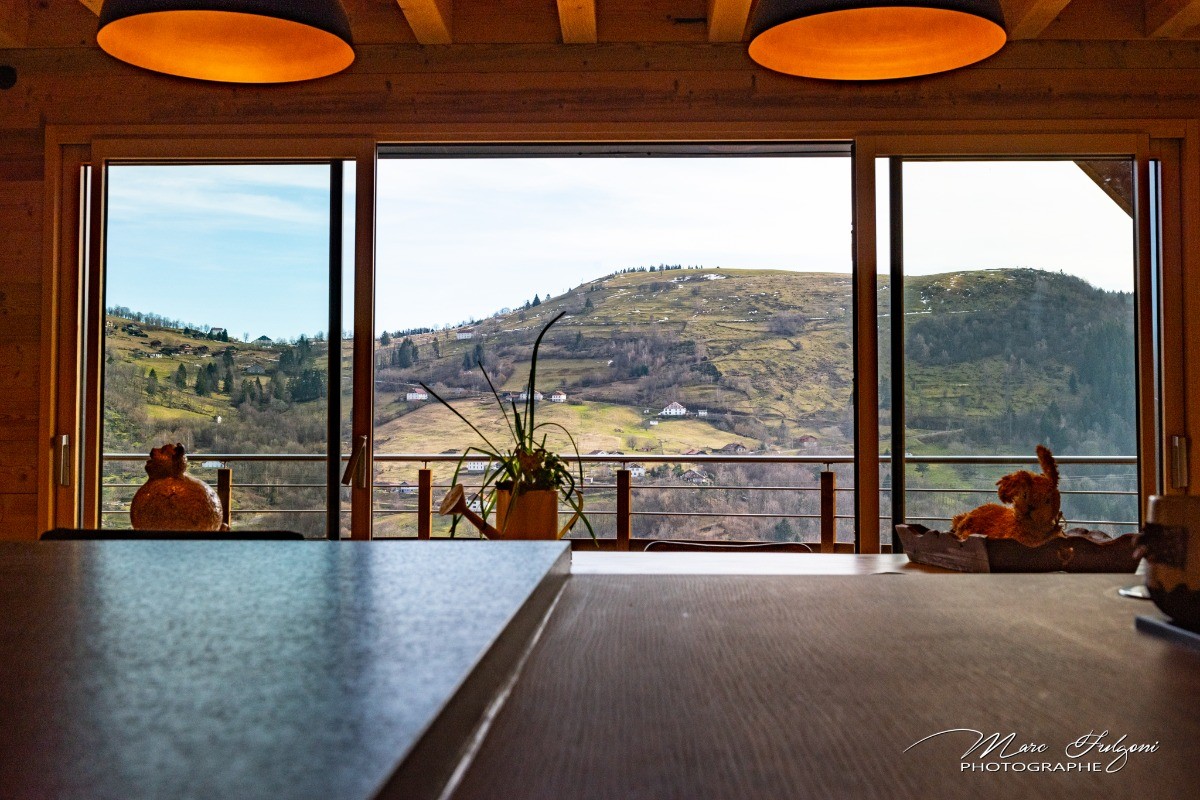 Pièce de vie ouverte avec vue - Chalet le Pourquoi Pas