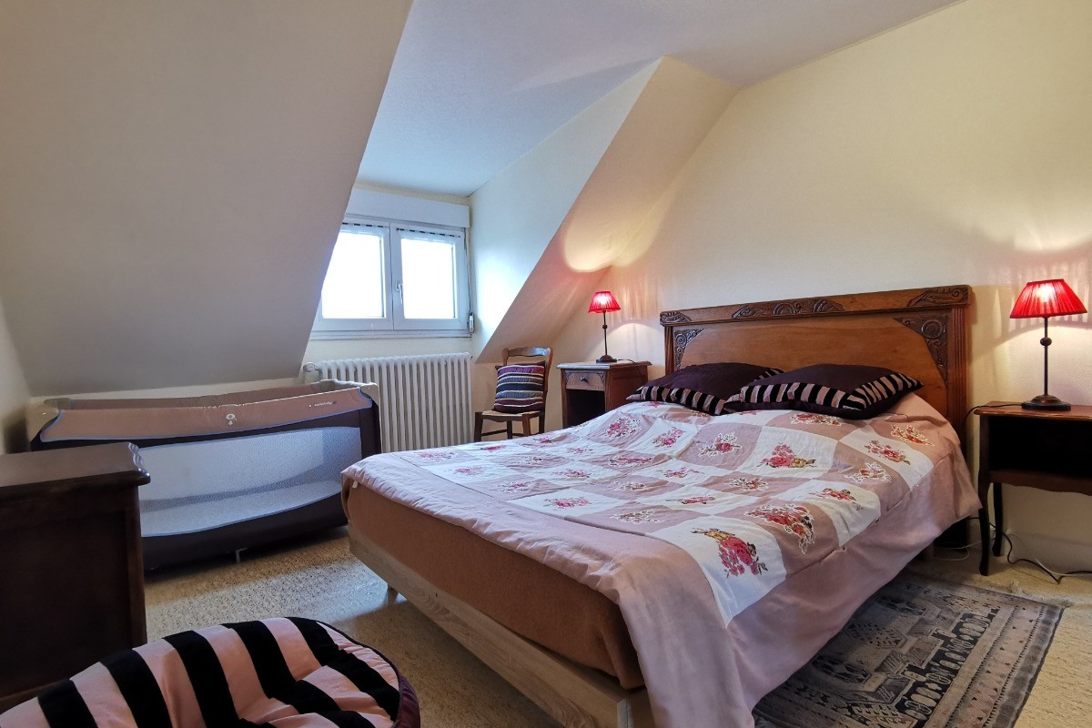 Chambre avec lit 140