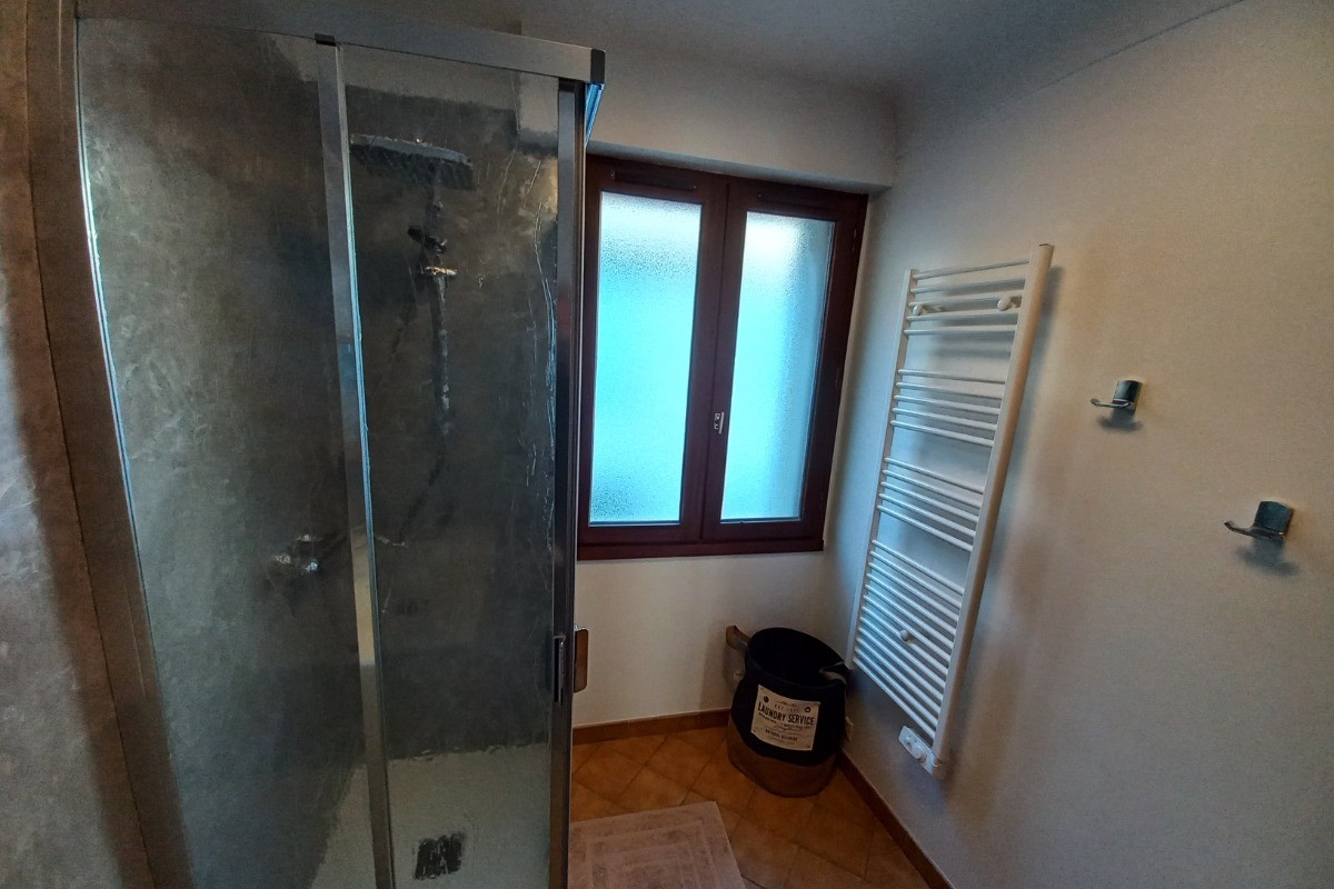 Douche italienne rénovée, sèche serviette