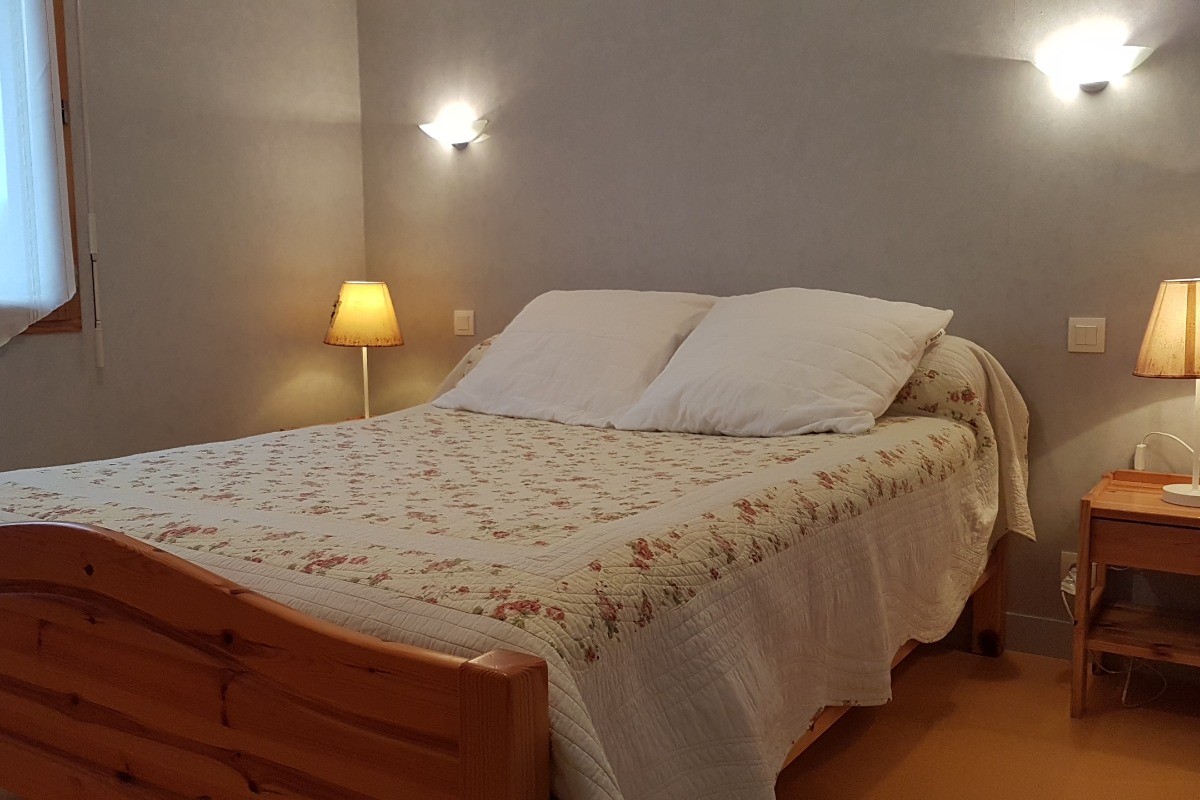 Chambre de plain pied pour 2 personnes (lit 140x190 cm)
Crédits photo : Clévacances 35