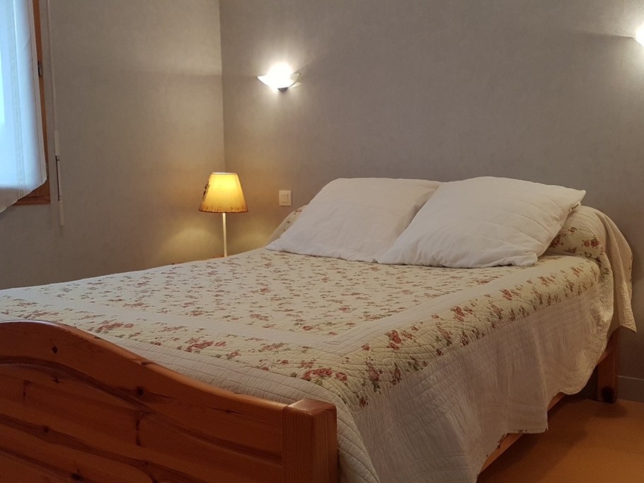 Chambre de plain pied pour 2 personnes (lit 140x190 cm)
Crédits photo : Clévacances 35