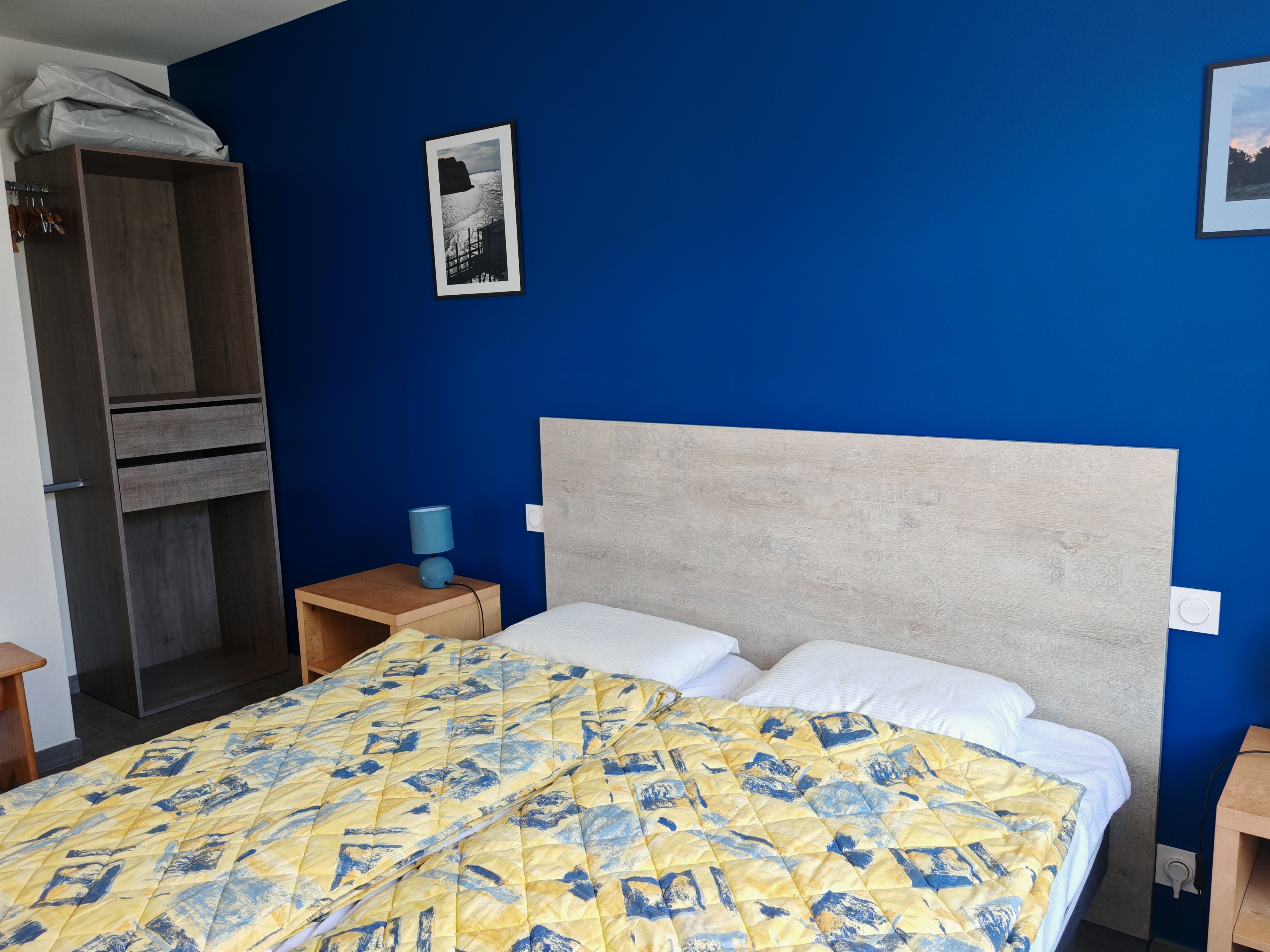 Bedroom 2 - 2 single beds (80cm) which can be converted into a double bed (160cm)
