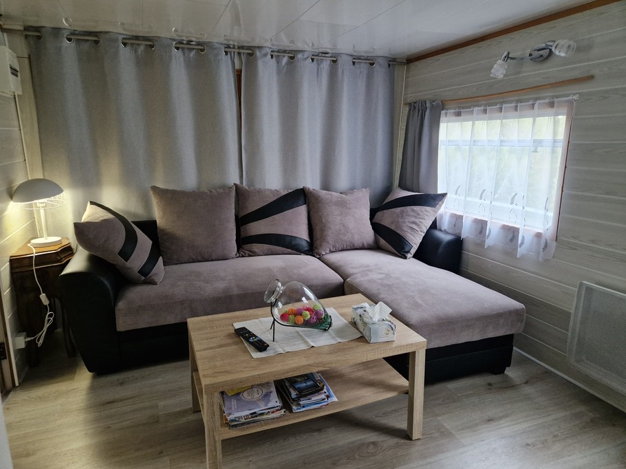 Salon - Gite au bord du Canal de l'Est et de la Meuse sauvage