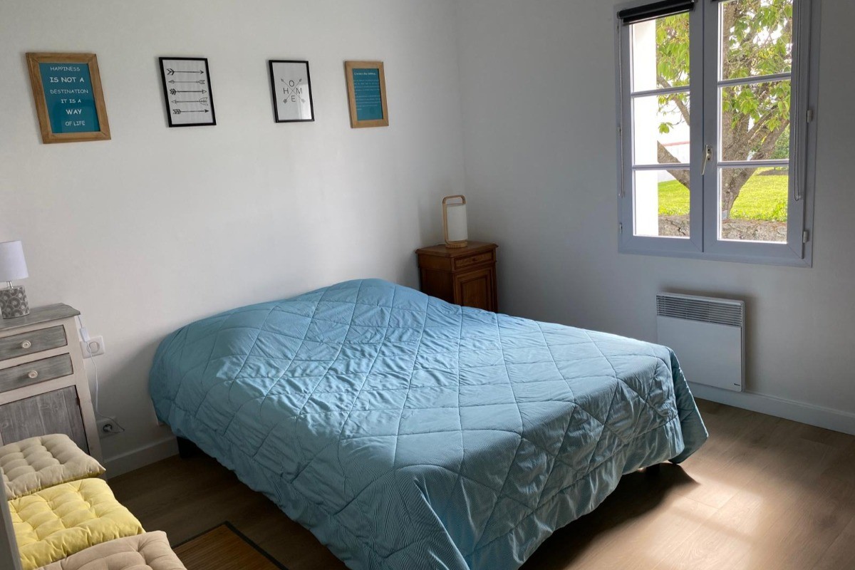 Chambre 2 avec un lit en 140