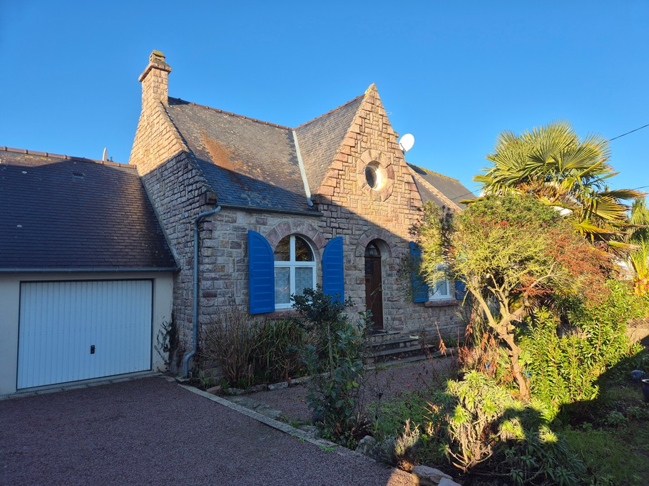 Façade côté rue (totalement fermé)