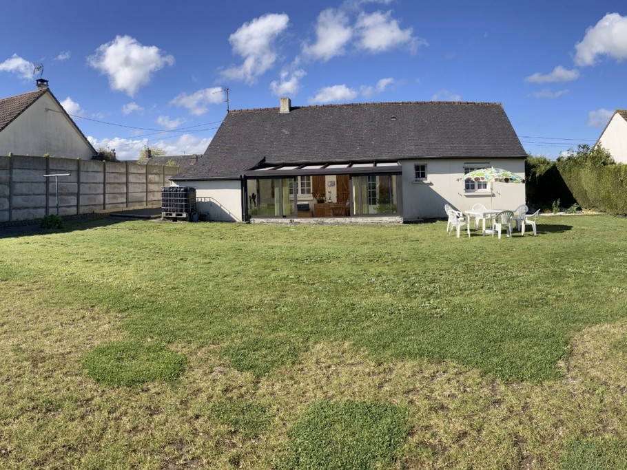 façade arrière, calme et ensoleillée ...