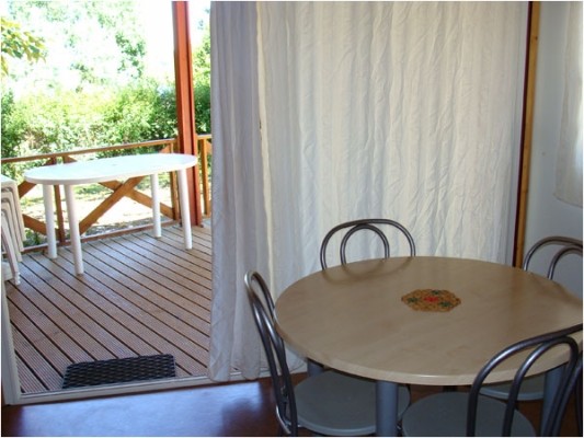 Chalets du camping de la Borde en Auvergne au cœur de l'Allier à Vieure