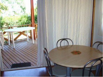Chalets du camping de la Borde en Auvergne au cœur de l'Allier à Vieure
