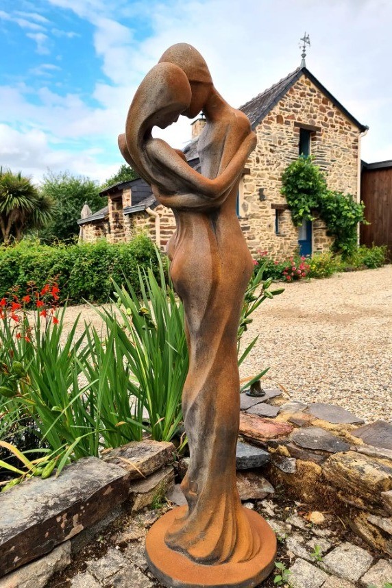 Sculpture dans la cour principale