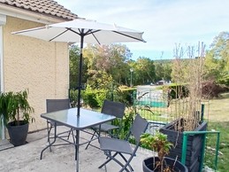 Le Nid – Holiday cottage, sleeps 2, Beaumont-du-Lac, Haute-Vienne: The Terrace