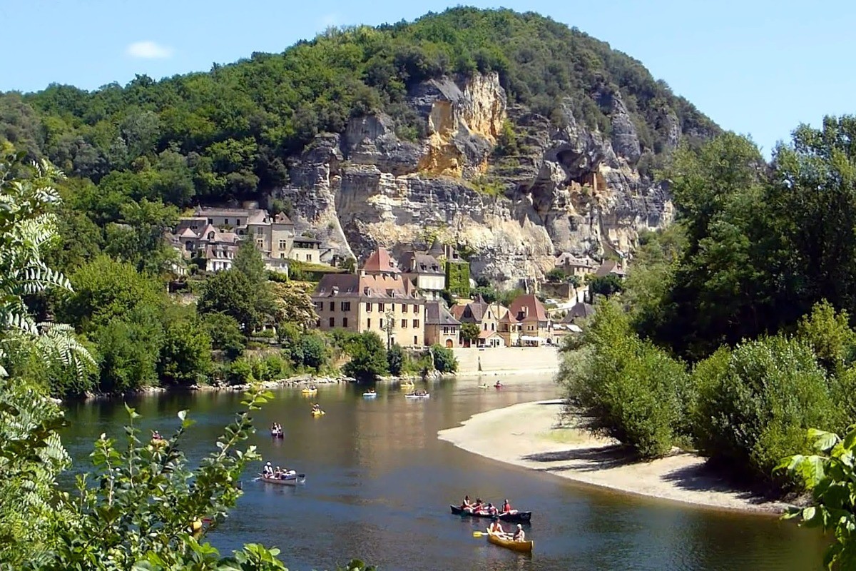 La Roque-Gageac, canoés sur la Dordogne